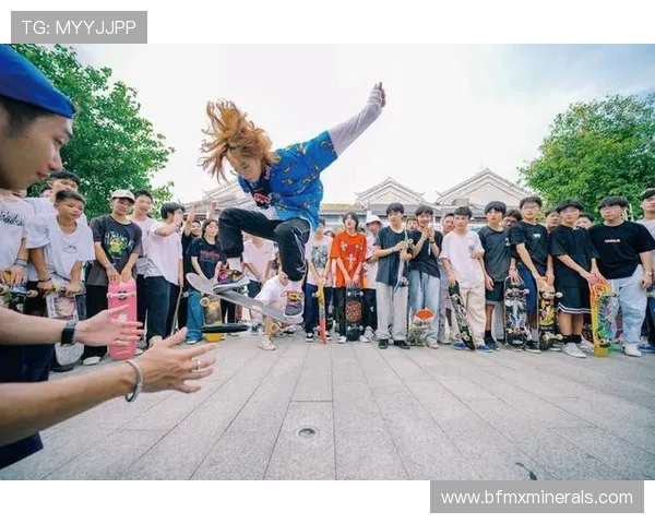 成都飞盘队在滑板精英赛中以76分稳居积分榜首位