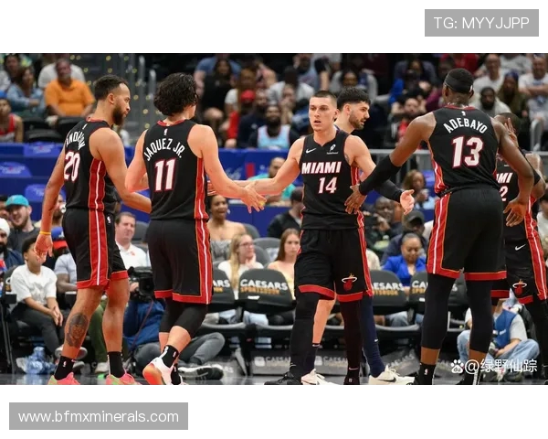 湖人对决热火希罗展现球场风采与激情的巅峰对决