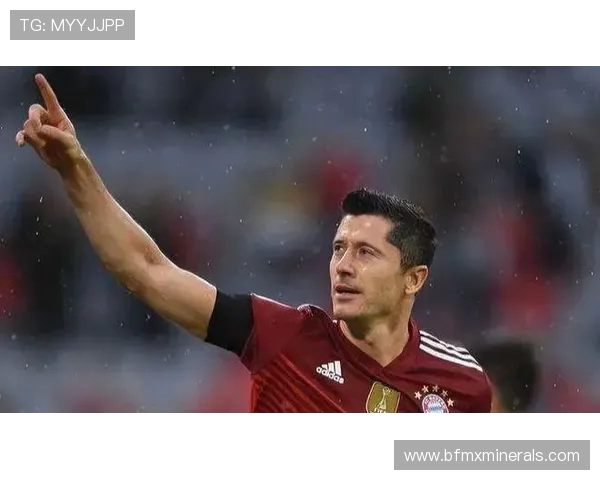 莱万背叛昔日恩情拜仁球迷怒斥其为忘恩负义的叛徒 莱万背叛昔日恩情拜仁球迷怒斥其为忘恩负义的叛徒