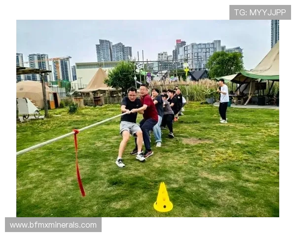 科学足球团队协作训练方法探索与实践提升团队默契与竞技水平 科学足球团队协作训练方法探索与实践提升团队默契与竞技水平