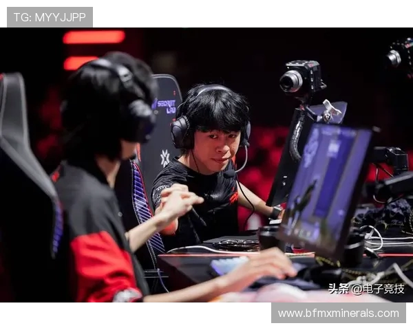 FPX战队在世界大师赛中以57分稳居积分榜首位,竞争愈发激烈 FPX战队在世界大师赛中以57分稳居积分榜首位,竞争愈发激烈